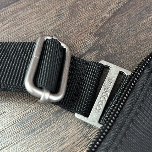 Baggallini Crossover Crossbody,RFID protection,wristlet incl.,phone/card pocket - Picture 11 of 15